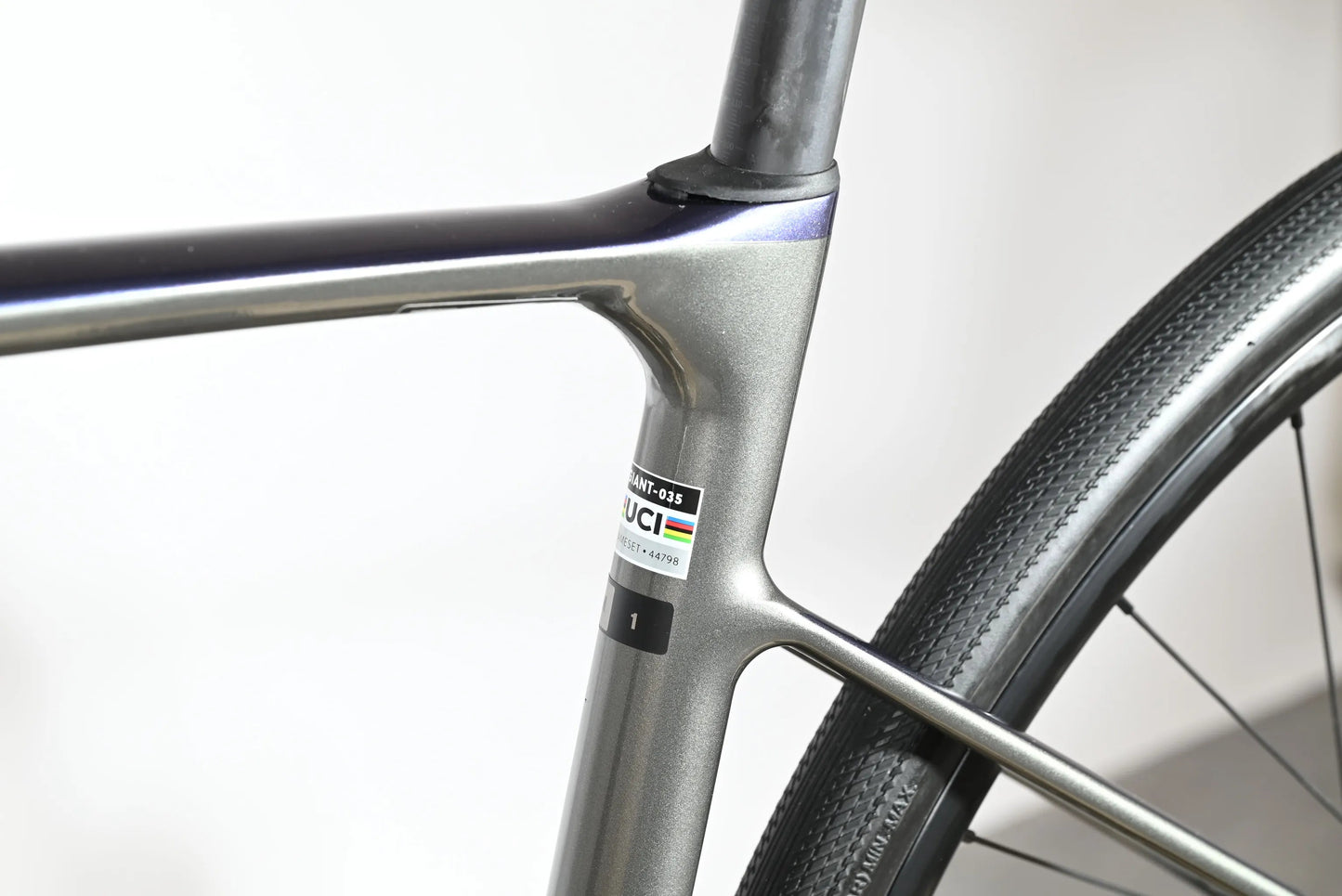 Giant Defy Advanced 1 | 2024 - M - Loop Sports
