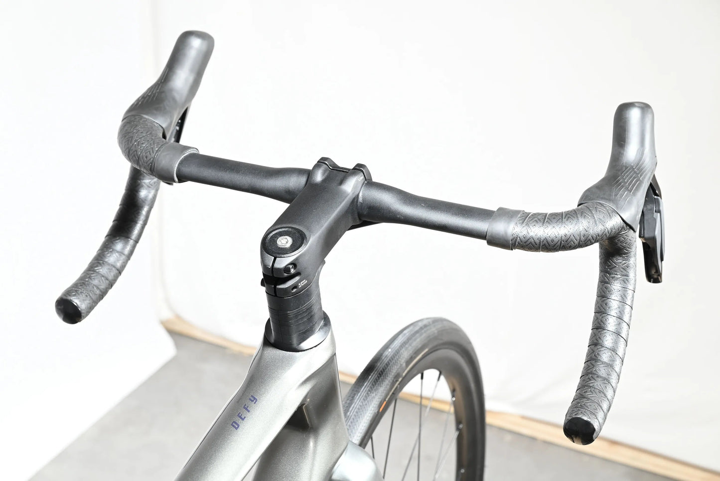 Giant Defy Advanced 1 | 2024 - M - Loop Sports