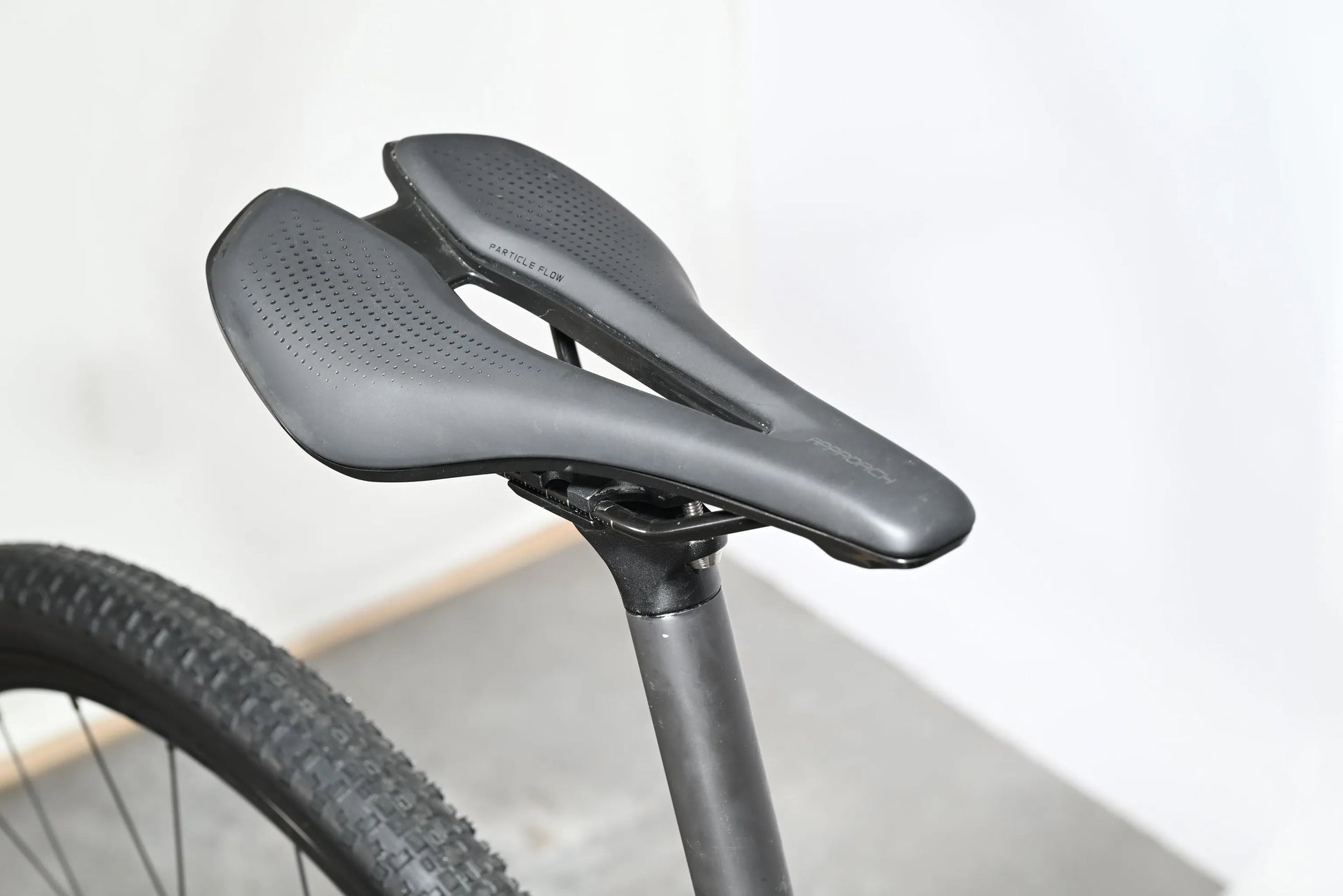 Giant Revolt Advanced 2 | 2023 - M - Loop Sports