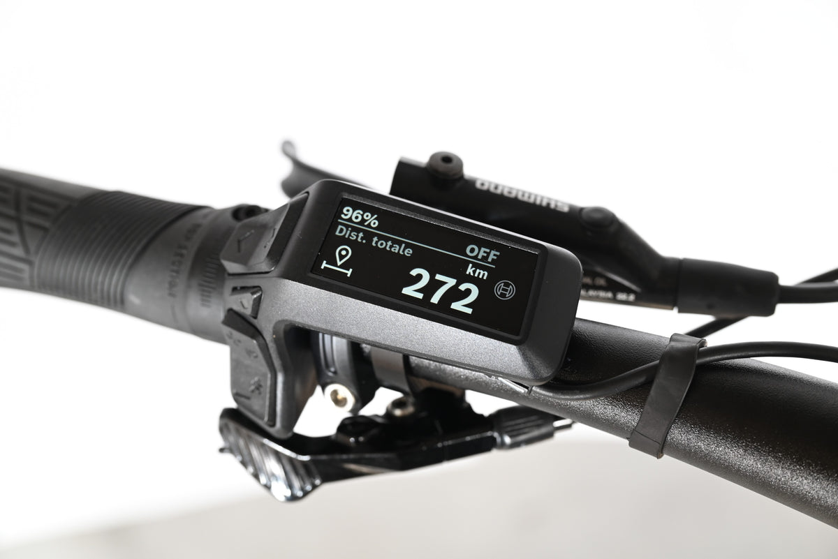 Écran de contrôle Bosch Purion 200 sur le guidon du vélo électrique Loop Sports Cube Stereo Hybrid ONE44 EX 800