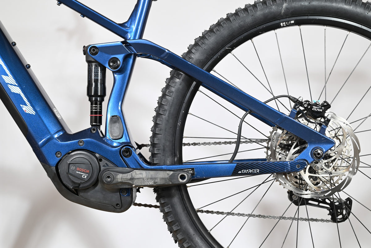 Velo electrique tout-suspendu Loop Sports Sunn Charger S1 bleu avec moteur Bosch Performance Line CX et amortisseur