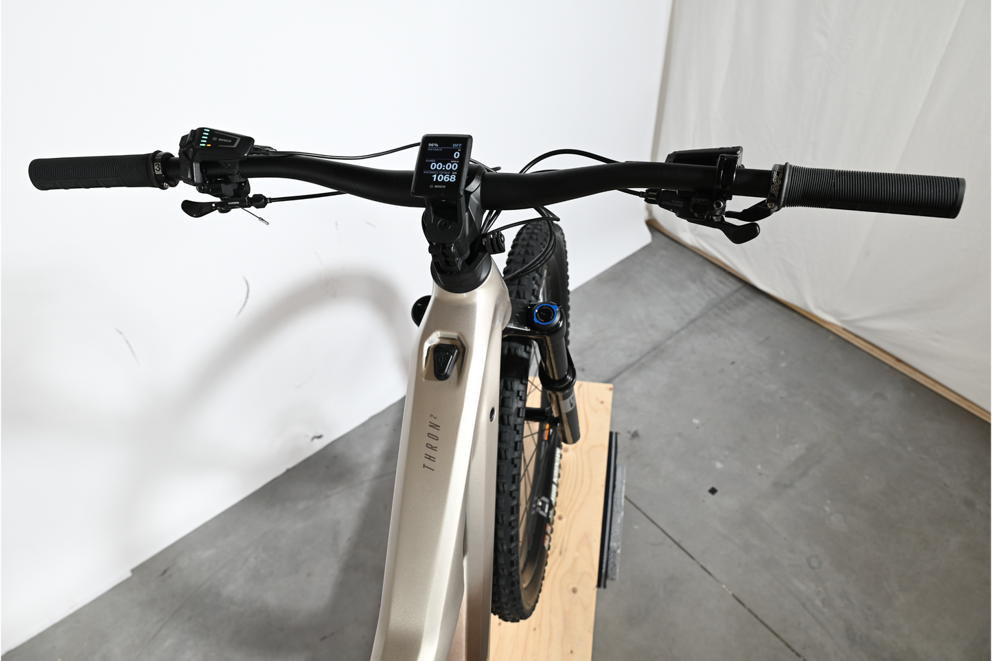 Focus Trhon 6.8 ABS | 2025 - S - 1067KM