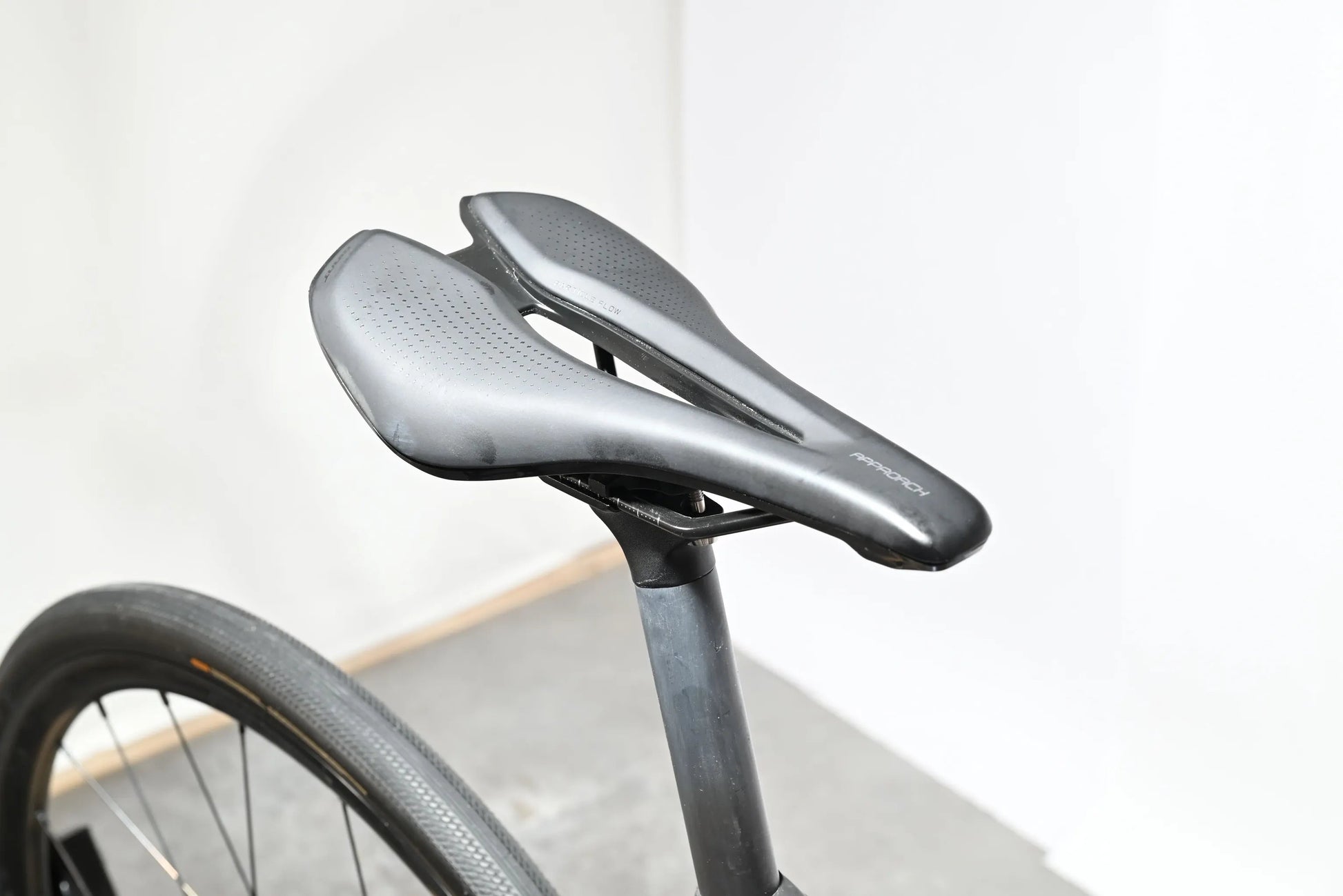 Giant Defy Advanced 1 | 2024 - M - Loop Sports