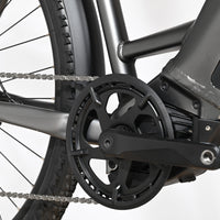 Gros plan sur le pédalier et le moteur Bosch d'un vélo électrique Bulls Cross Evo Lite 1 de chez Loop Sports