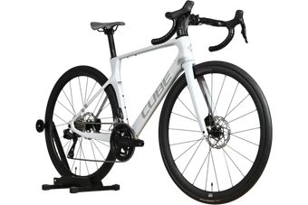 Vélo de route Cube Agree C:62 One 2025 blanc avec cadre en carbone et freins à disque, vendu par Loop Sports