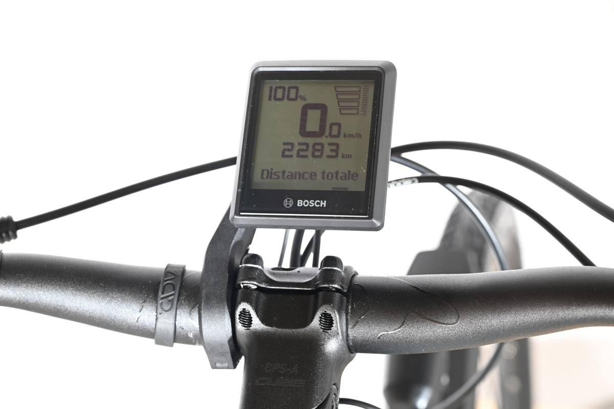 Écran de contrôle Bosch Intuvia sur le guidon du vélo électrique Loop Sports Cube Kathmandu Hybrid ONE 625