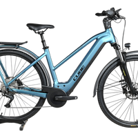 Vélo électrique Cube Kathmandu Hybrid ONE 625 bleu chez Loop Sports avec cadre ouvert et porte-bagages intégré