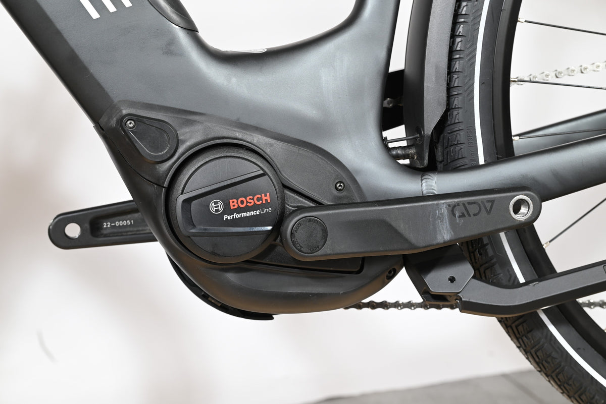 Moteur électrique Bosch Performance Line sur vélo électrique Loop Sports Cube Kathmandu Hybrid gris