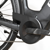 Gros plan sur le pédalier et le moteur électrique noir du vélo Loop Sports Cube Kathmandu Hybrid ONE 625