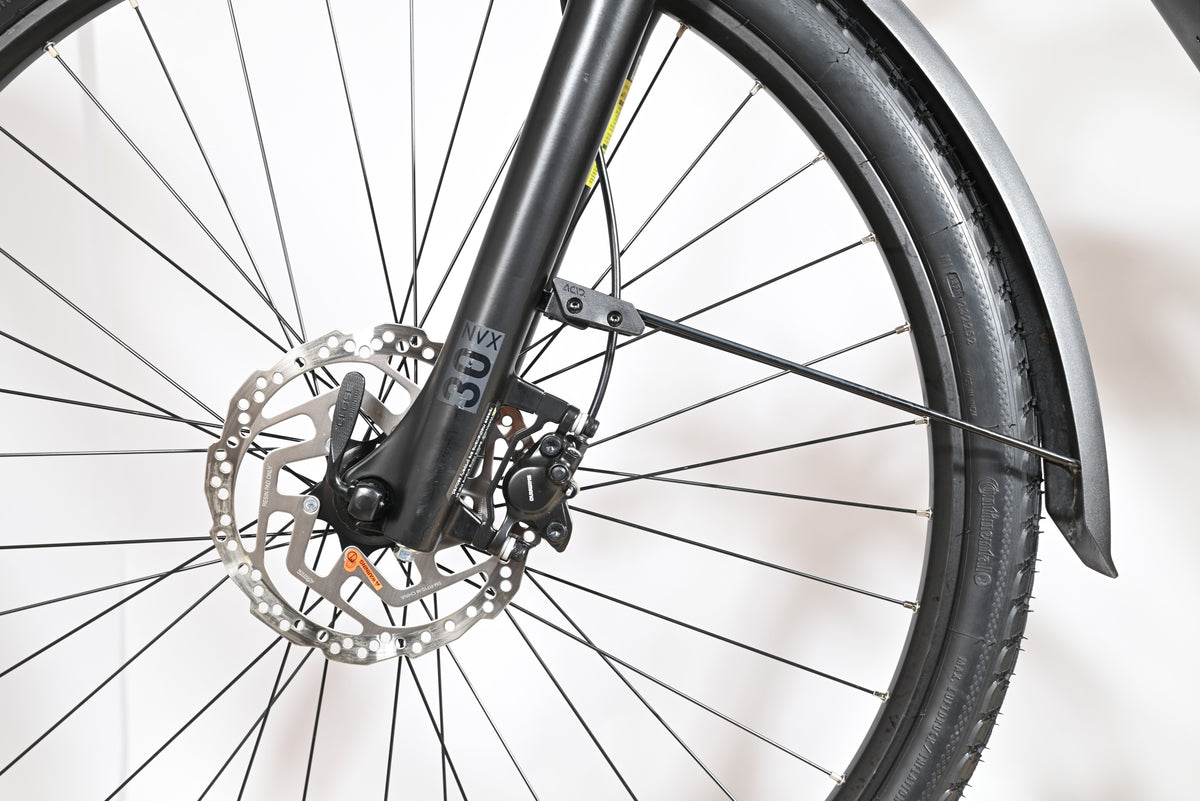 Roue avant de vélo électrique Loop Sports Cube Kathmandu Hybrid avec frein à disque et garde-boue noir