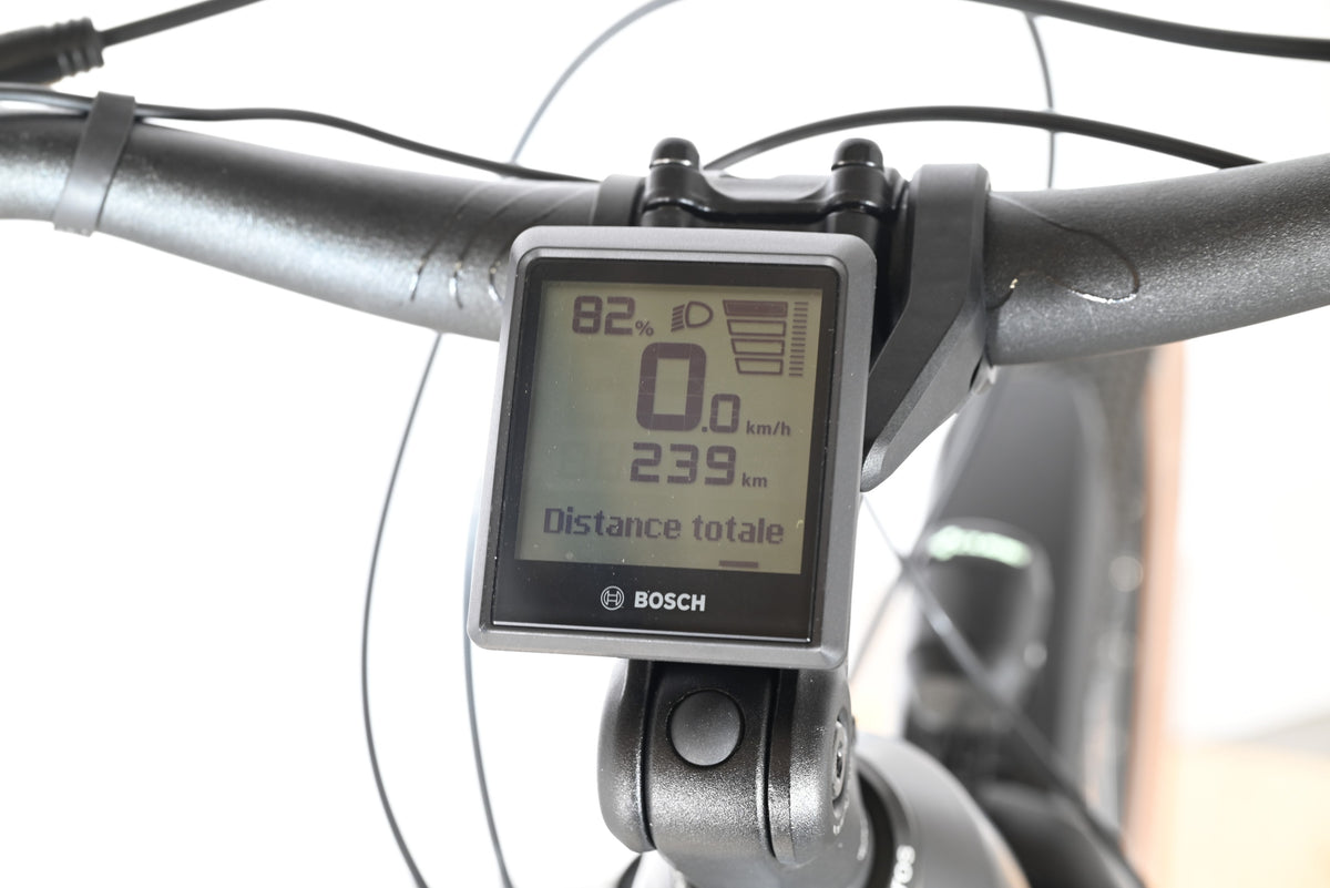 Écran de contrôle Bosch sur le guidon du vélo électrique Cube Nuride Hybrid Pro 750 chez Loop Sports