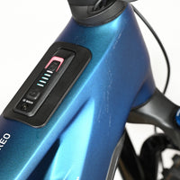 Gros plan sur la commande Bosch du vélo électrique Cube Stereo Hybrid ONE44 HPC SLX 800 bleu chez Loop Sports