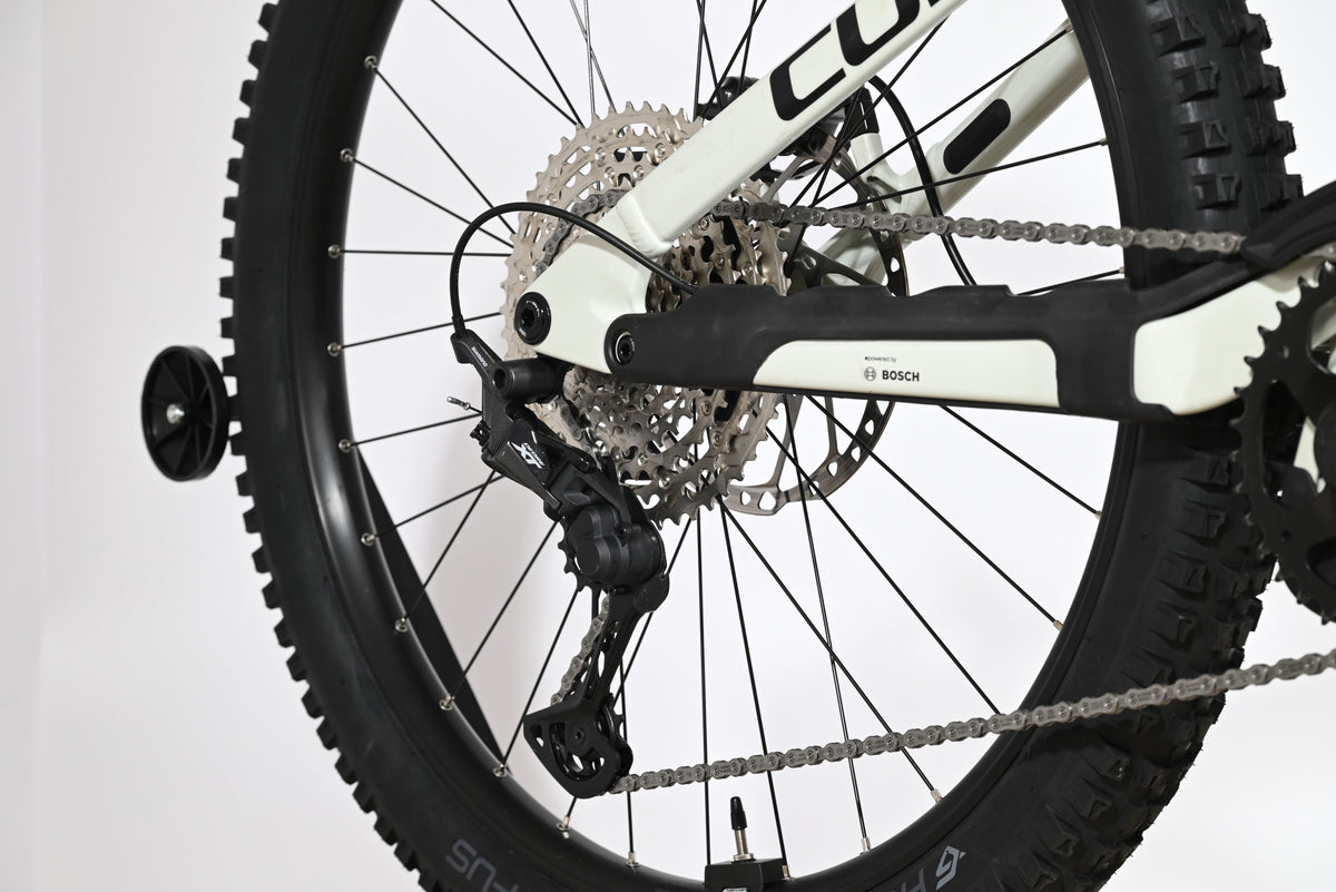 Dérailleur arrière Shimano XT et cassette sur vélo électrique Cube Stereo Hybrid ONE77 HPC SLX 800 de Loop Sports