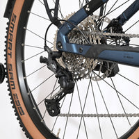 Dérailleur arrière et cassette du vélo électrique Loop Sports Cube Stereo Hybrid 120 Race Allroad 750 bleu