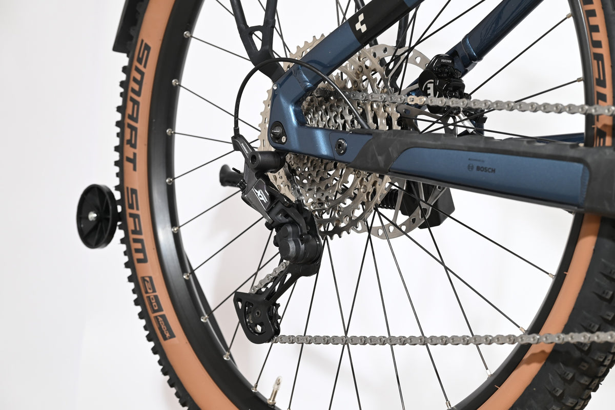 Dérailleur arrière et cassette du vélo électrique Loop Sports Cube Stereo Hybrid 120 Race Allroad 750 bleu