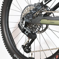 Transmission arrière et dérailleur SRAM GX d'un vélo électrique Cube Stereo Hybrid ONE77 HPC TM 800 chez Loop Sports