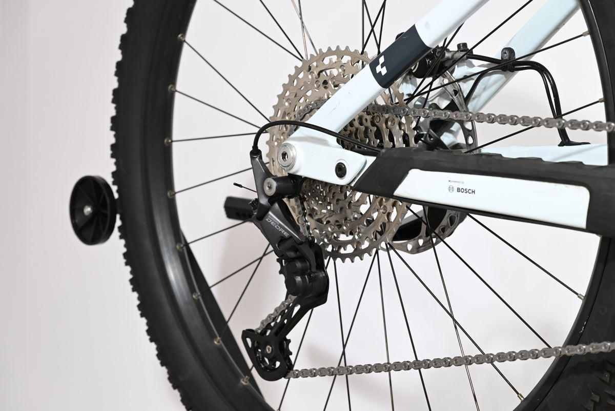 Dérailleur arrière Shimano Deore et cassette sur vélo électrique Loop Sports Cube Stereo Hybrid 140 HPC Pro 750