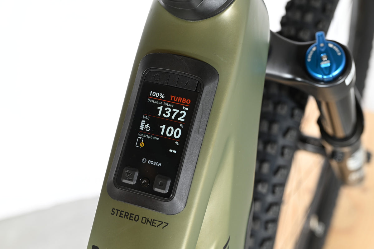 Écran Bosch Kiox 300 sur cadre de vélo électrique Loop Sports Cube Stereo Hybrid vert olive