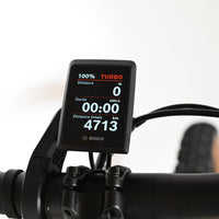 Écran de contrôle Bosch Kiox 300 sur le guidon d'un vélo électrique Cube Stereo Hybrid 120 Race Allroad chez Loop Sports