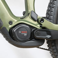 Moteur Bosch Performance Line CX sur cadre de VTT électrique Loop Sports Cube Stereo Hybrid vert olive