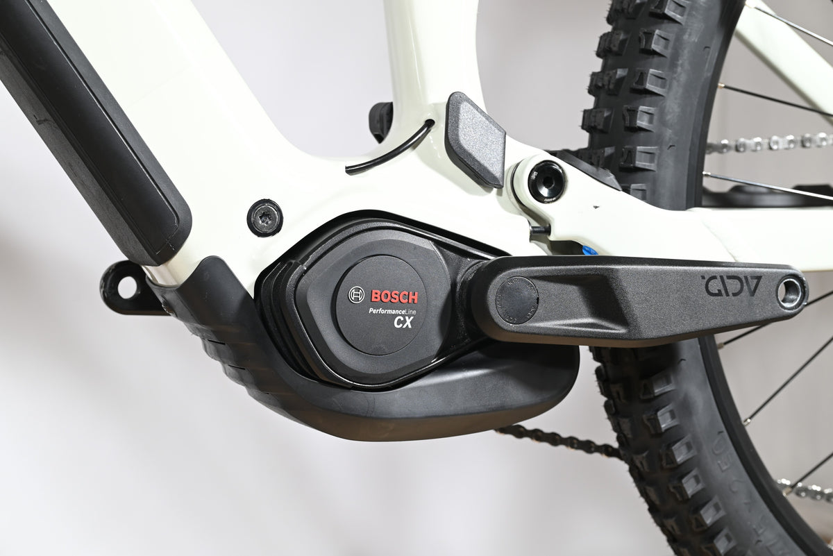 Moteur Bosch Performance Line CX sur vélo électrique Cube Stereo Hybrid ONE77 HPC SLX 800 de Loop Sports