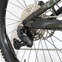 Transmission arrière et dérailleur Shimano sur vélo électrique Cube Stereo Hybrid Loop Sports