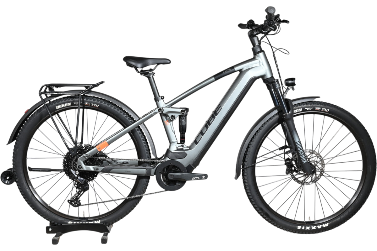 Velo electrique tout-terrain Loop Sports Cube Stereo Hybrid 120 Pro Allroad gris avec porte-bagages et garde-boue