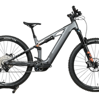 VTT électrique Cube Stereo Hybrid ONE44 HPC SLX 800 gris de Loop Sports avec suspension intégrale et pneus tout-terrain