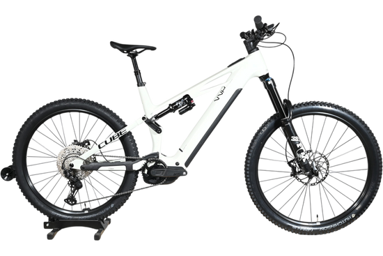 VTT électrique Loop Sports Cube Stereo Hybrid ONE77 HPC SLX 800 blanc avec suspension intégrale et cadre carbone
