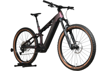 VTT électrique Cube Stereo Hybrid ONE44 HPC SLX 800 de Loop Sports, cadre violet irisé, pneus Schwalbe à flancs beige