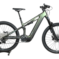 VTT électrique Cube Stereo Hybrid ONE44 HPC SLX EVO 800 Loop Sports vert olive sur support en bois