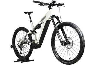VTT électrique Loop Sports Cube Stereo Hybrid ONE77 HPC SLX 800 blanc avec suspension intégrale et pneus tout-terrain