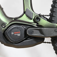 Moteur Bosch Performance Line CX sur cadre en carbone vert du vélo électrique Loop Sports Cube Stereo Hybrid