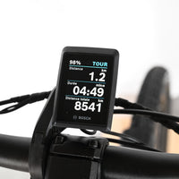 Écran Bosch Kiox 300 affichant les données de trajet sur un vélo électrique Loop Sports KTM Macina Style 720