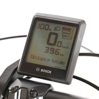 Écran de contrôle Bosch sur vélo cargo électrique Loop Sports Yuba Spicy Curry affichant 396 km de distance totale