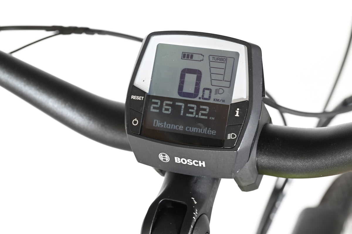 Écran de contrôle Bosch pour vélo électrique Victoria eManufaktur 11.7 chez Loop Sports affichant le kilométrage