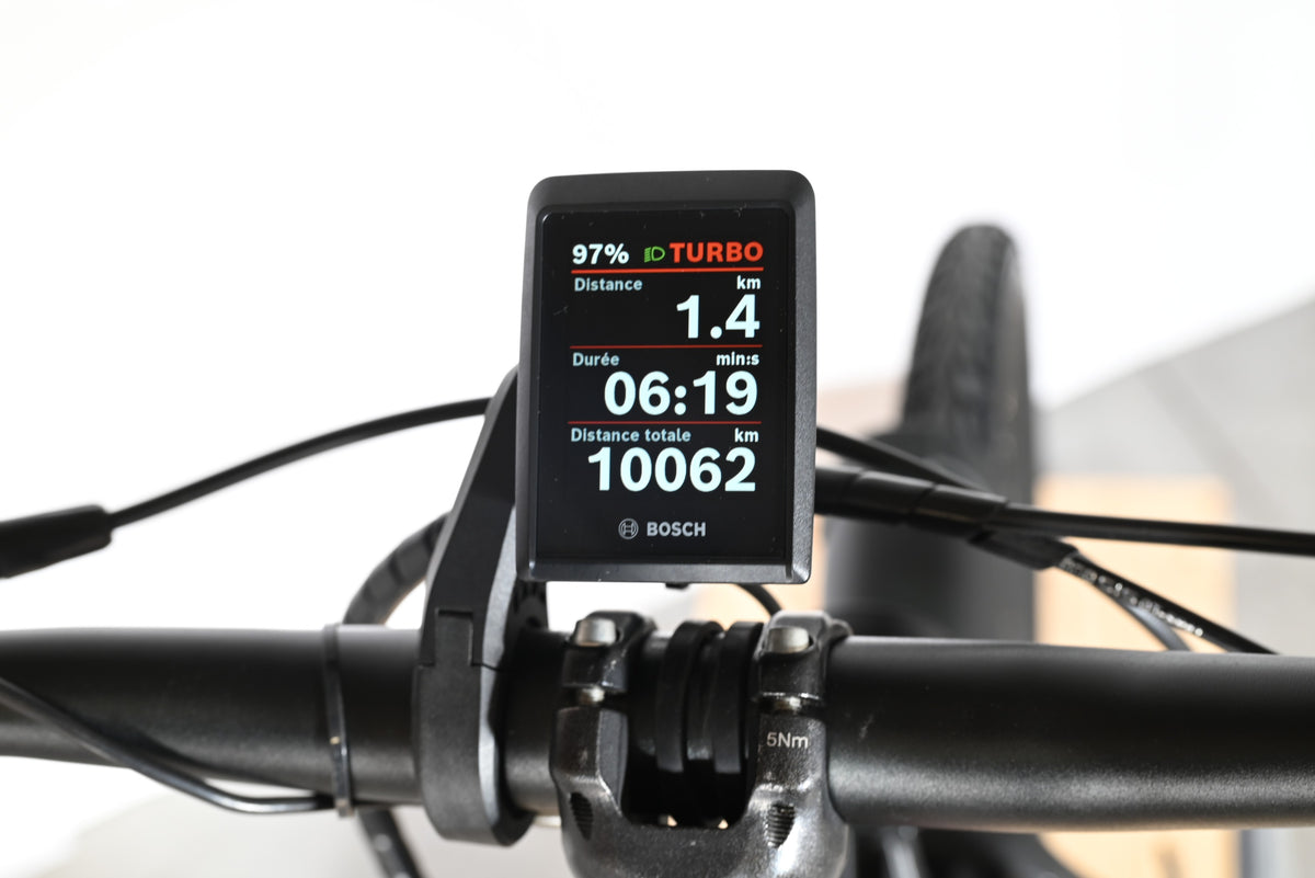 Écran de contrôle Bosch pour vélo électrique Loop Sports Pegasus Premio Evo 11 affichant les données de trajet