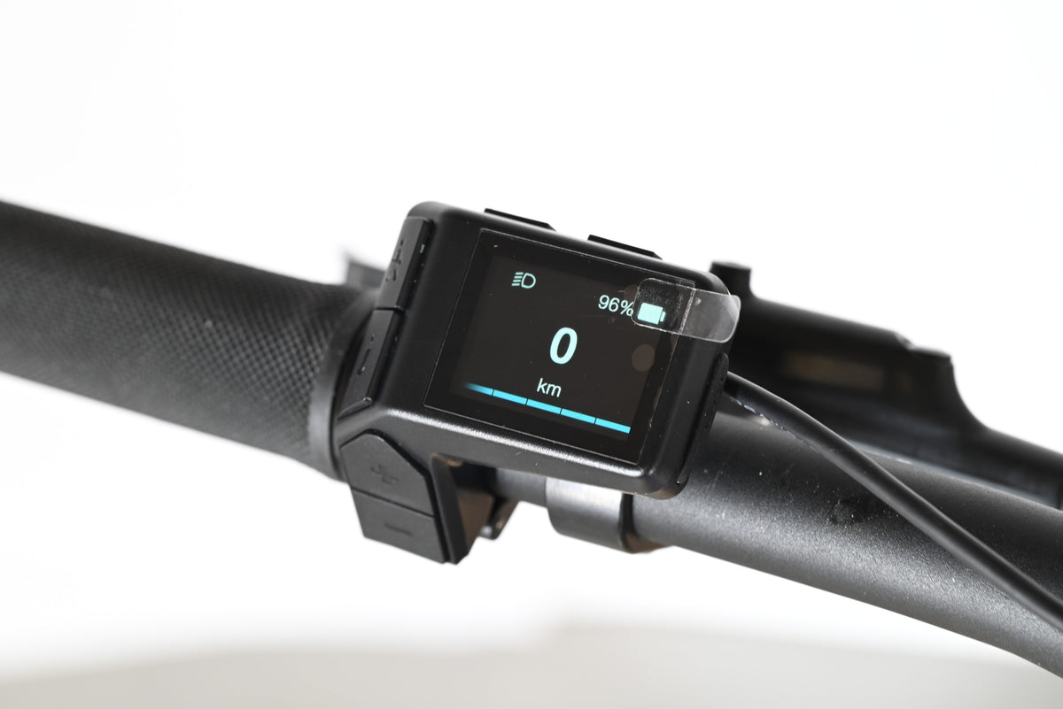 Écran de contrôle Loop Sports pour vélo électrique Giant Liv Vall E+2 affichant 0 km et 96% de batterie