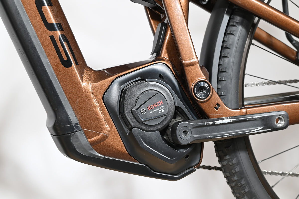 Moteur Bosch Performance Line CX sur cadre de VTT électrique Focus Thron 6.8 EQP couleur bronze chez Loop Sports
