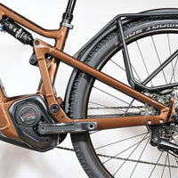 Velo electrique tout-suspendu Loop Sports Focus Thron 6.8 EQP bronze avec moteur Bosch Performance CX et porte-bagages