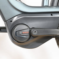 Moteur électrique Bosch Performance Line sur vélo électrique Gazelle Avignon C380 HMB gris de Loop Sports