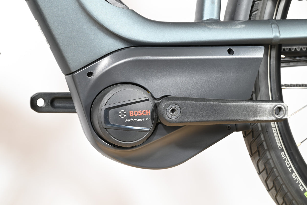 Moteur électrique Bosch Performance Line sur vélo électrique Gazelle Avignon C380 HMB gris de Loop Sports