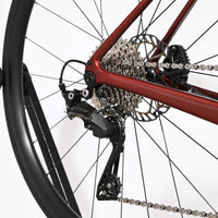 Transmission arrière et dérailleur Shimano 105 sur vélo de route Loop Sports Giant Defy Advanced 2 rouge