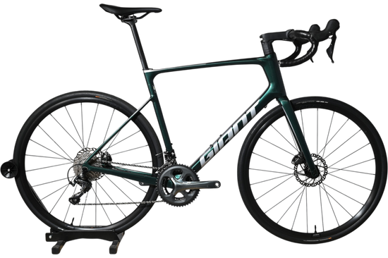 Vélo de route Giant Defy Advanced 3 2025 vert foncé avec cadre en carbone, présenté par Loop Sports