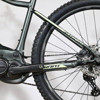 Velo electrique VTT Loop Sports Giant Fathom E+1 gris avec cadre en aluminium et moteur Yamaha
