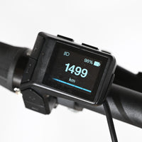 Écran de contrôle Loop Sports Giant Fathom E+1 affichant 1499 km et 98% de batterie sur le guidon
