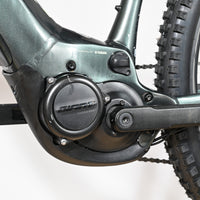 Moteur SyncDrive Sport Yamaha sur cadre de VTT électrique Giant Fathom E+1 gris foncé Loop Sports