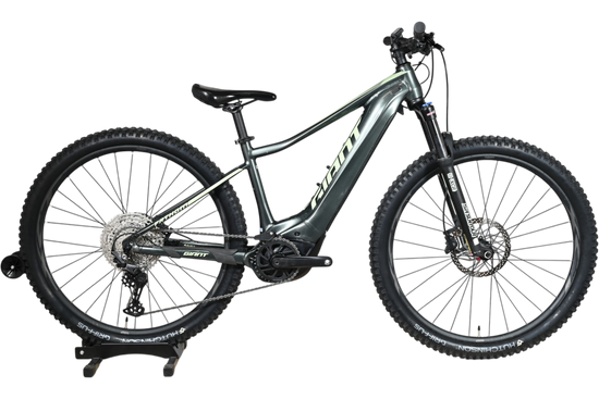 Velo electrique tout-terrain Giant Fathom E+1 gris de Loop Sports, taille S, avec pneus Hutchinson et cadre robuste.
