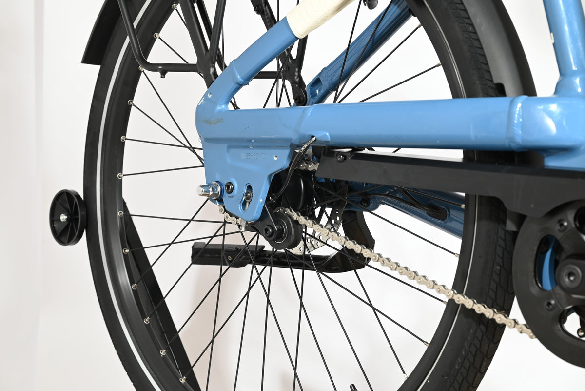 Gros plan sur la roue arrière et la transmission du vélo électrique Giant Liv Allure E+2 de Loop Sports