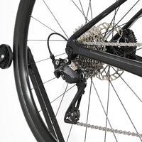 Transmission arrière et frein à disque du vélo de route Giant Liv Avail Advanced 2 2025 chez Loop Sports